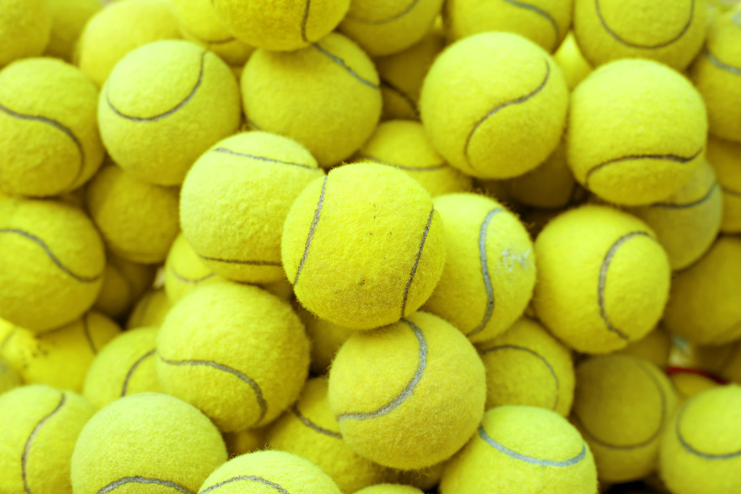 COLLECTE DES BALLES DE TENNIS