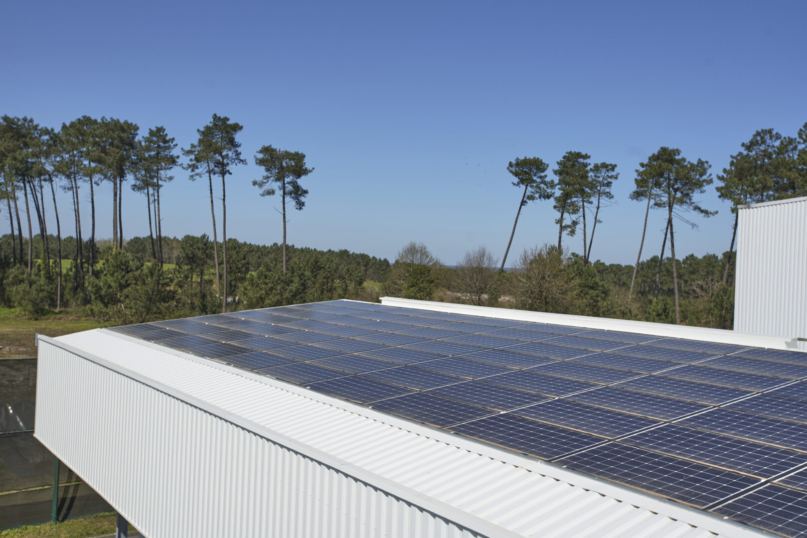 UVO du Sictom du Marsan : la centrale Thermovoltaïque est composée de 126 panneaux Cogen’Air, installés sur la toiture du bâtiment existant