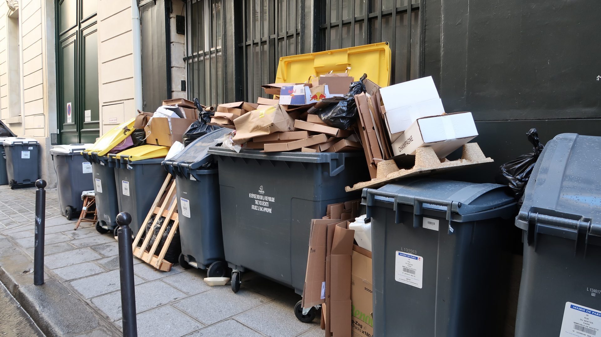 Collecte des déchets en grève à Paris