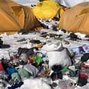Déchets abandonnés sur le mont Everest