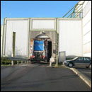 Camion benne entrant dans le centre de la Prairie de Mauves