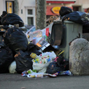 Grève des éboueurs à Lyon ; les déchets ménagers s'entassent au fil des jours...
